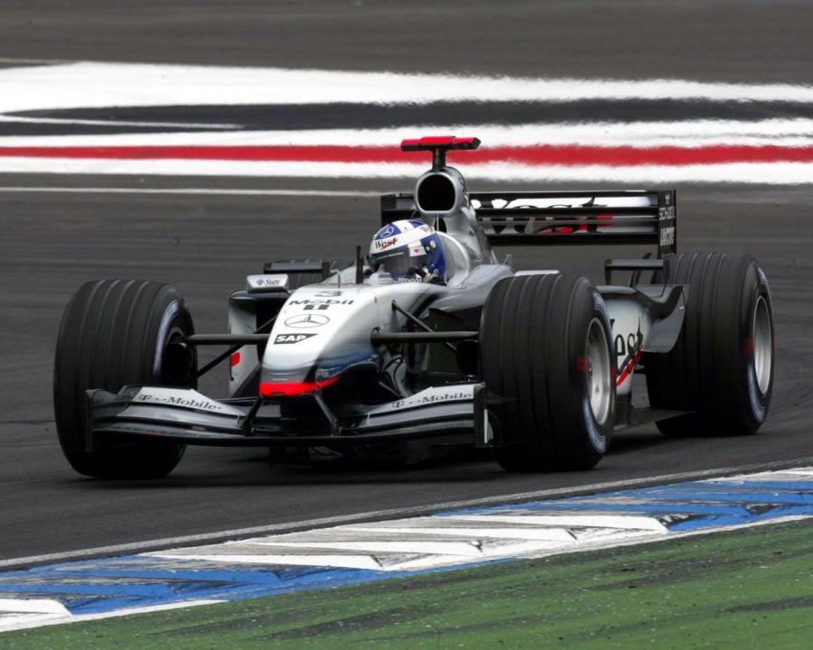  McLaren Mercedes-Benz MP4-17 2002 года  (фото 1 из 8)